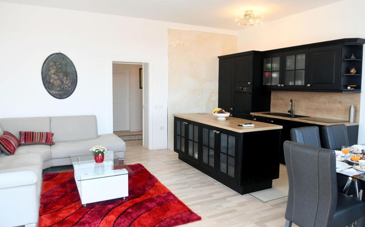 Divia Apartment Rijeka Eksteriør billede